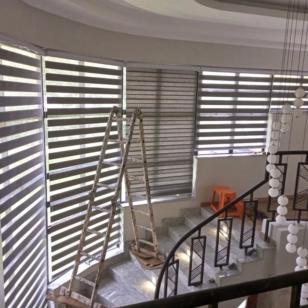 Duplex blinds showing two layers in Dubai bedroom